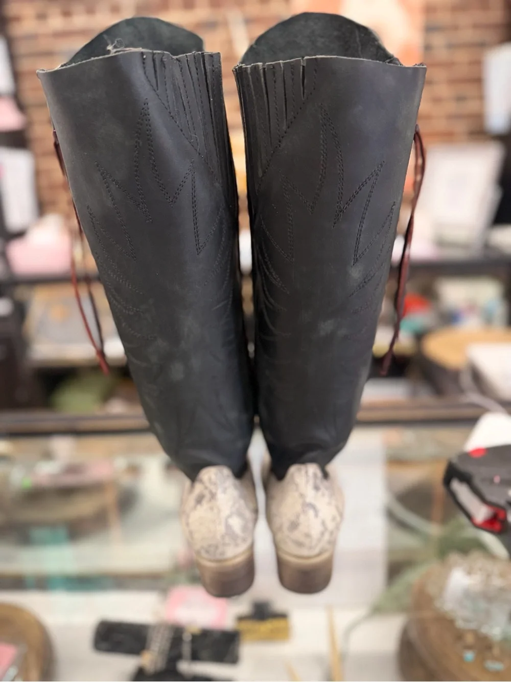 FREEBIRD Over-the-Knee Western Boots in Black and Snake-Print size 8